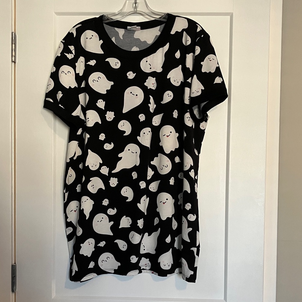 LuLaRoe Black and White Ghost Print Short Sleeve Tee Liv